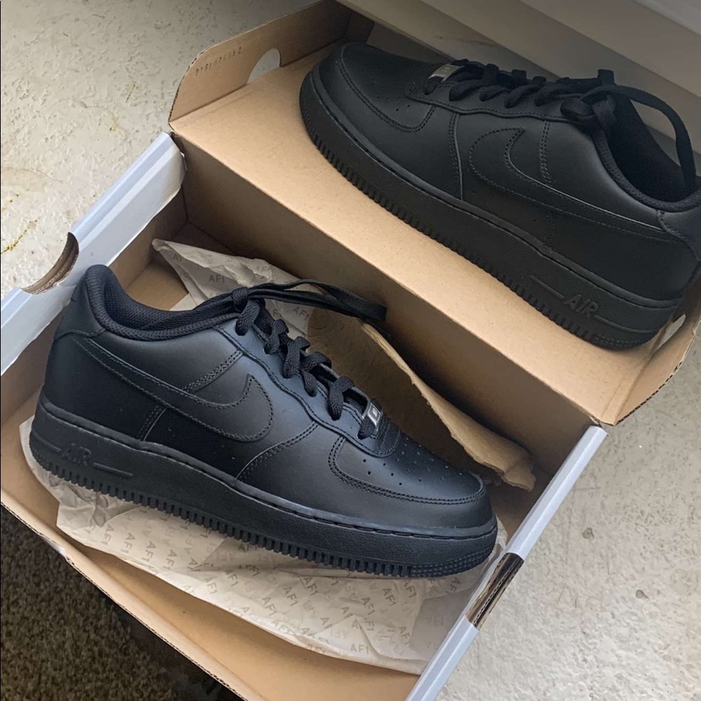 NIKE AIR FORCE 1